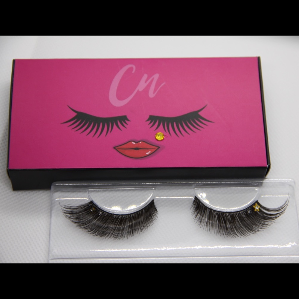 Dramatic LASHES - Picture 12 of 16